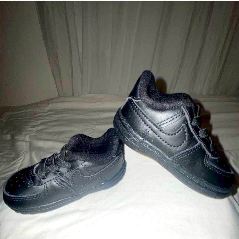 Nike baby tennis shoes size 3c